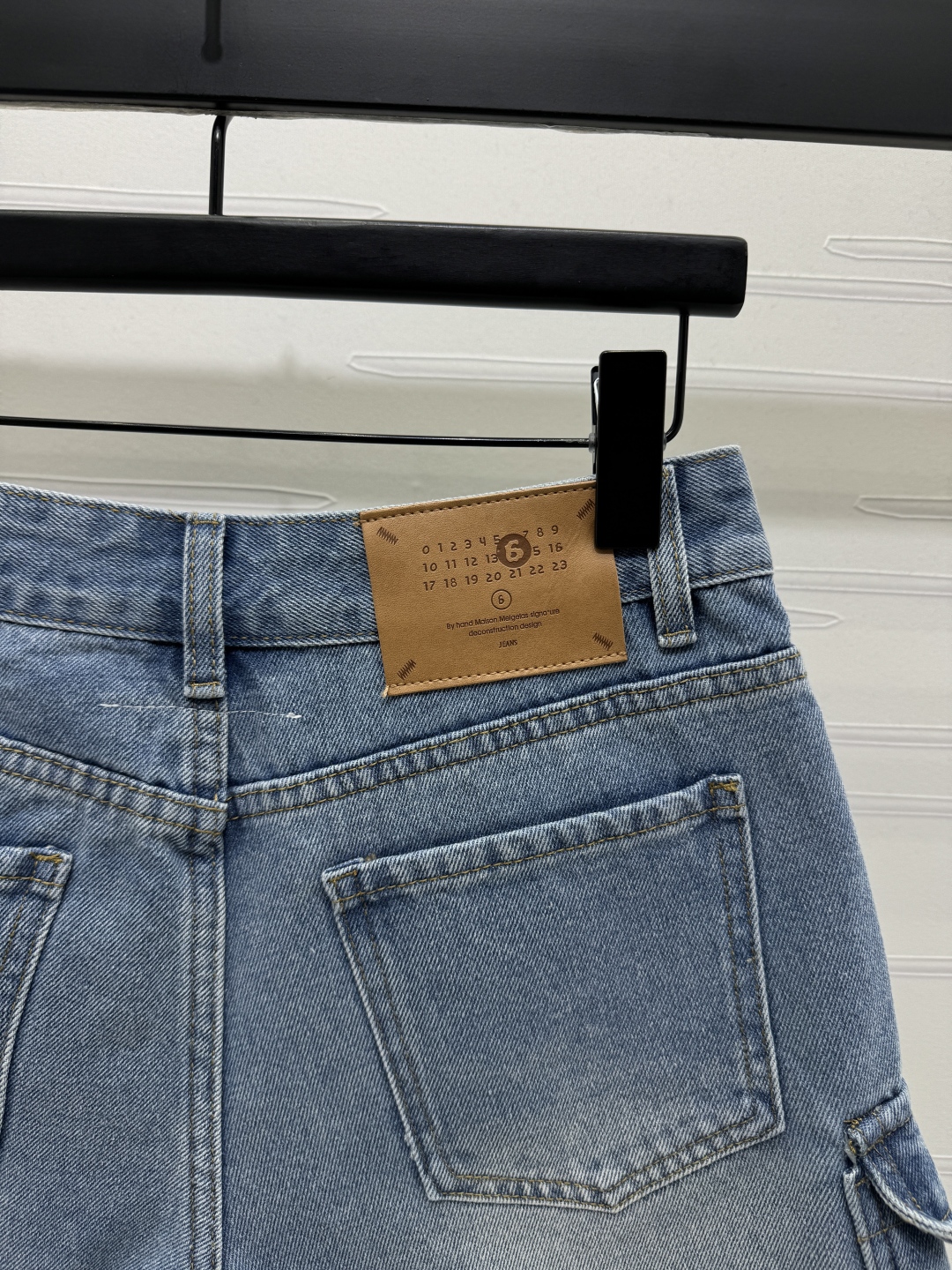High Quality Women’s Clothes: MM6 Spring/Summer 2025 Collection – Cowboy Shorts, Stylish and Superior Quality! - 图片 6