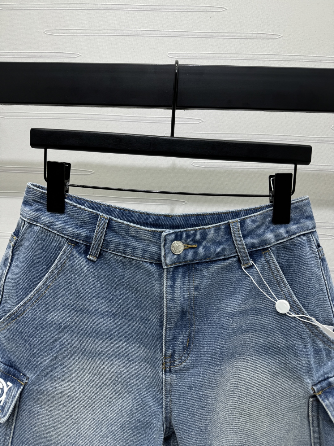 High Quality Women’s Clothes: MM6 Spring/Summer 2025 Collection – Cowboy Shorts, Stylish and Superior Quality! - 图片 4