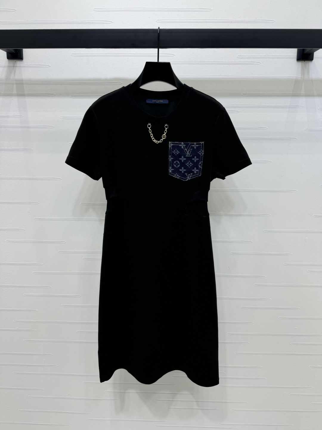 Louis Vuitton 2025 Spring/Summer Round Neck Jacquard Logo Dress 3 cmp i1740937349534 9281 0 1