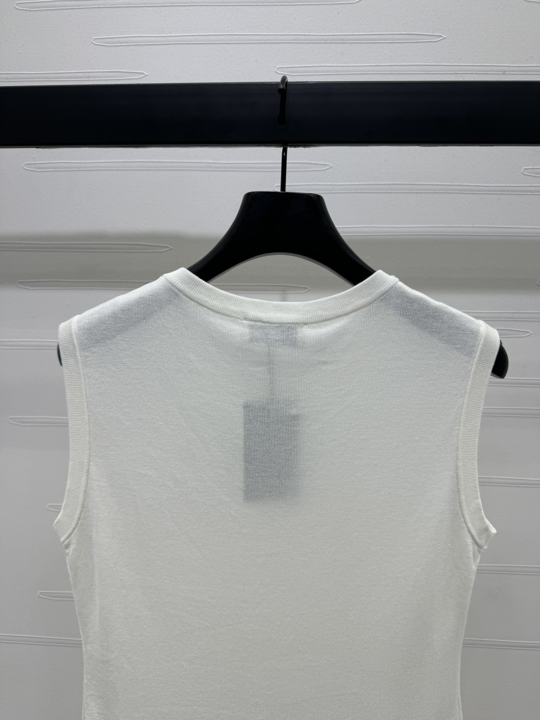 “High-End Women’s Suit: Viviane Westwood’s Spring/Summer 2025 Collection” - 图片 6