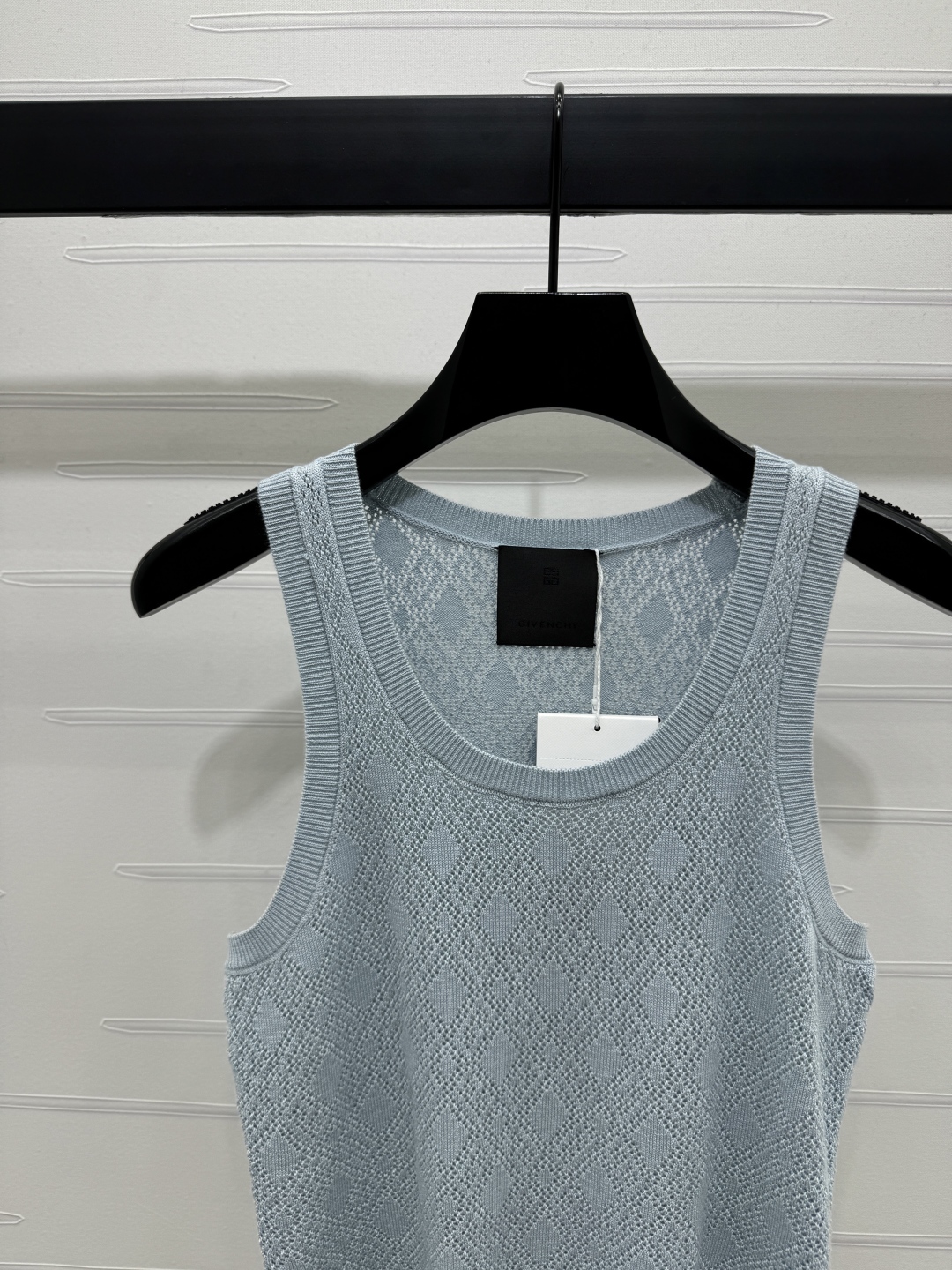 High-Quality Women’s Clothes with Classic Space Logo and Short-Wind Design - 图片 3