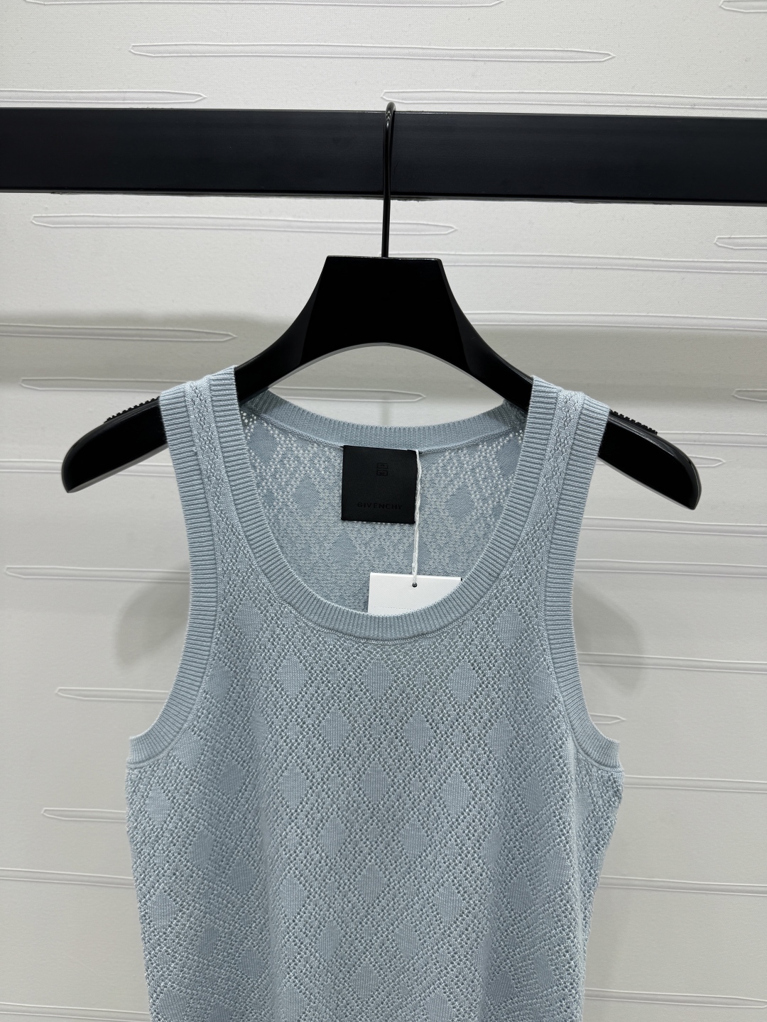 High-Quality Women’s Clothes with Classic Space Logo and Short-Wind Design - 图片 4
