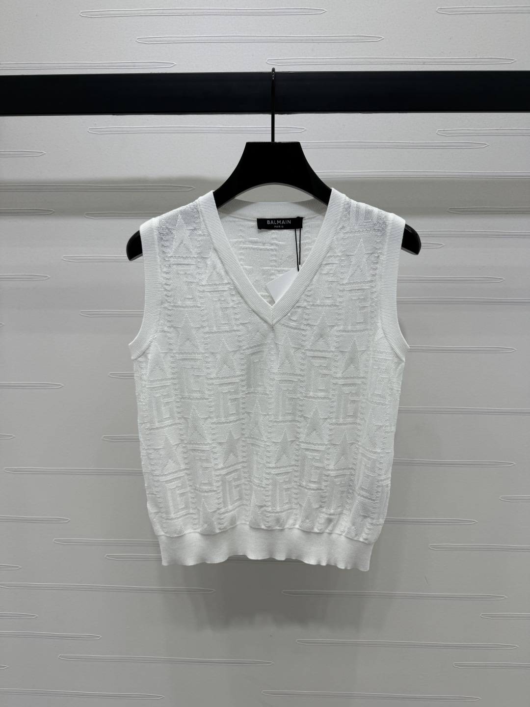 High Quality Women’s Clothes Featuring Ice-Coated Fabric and V-String Vest Twirling - 图片 2