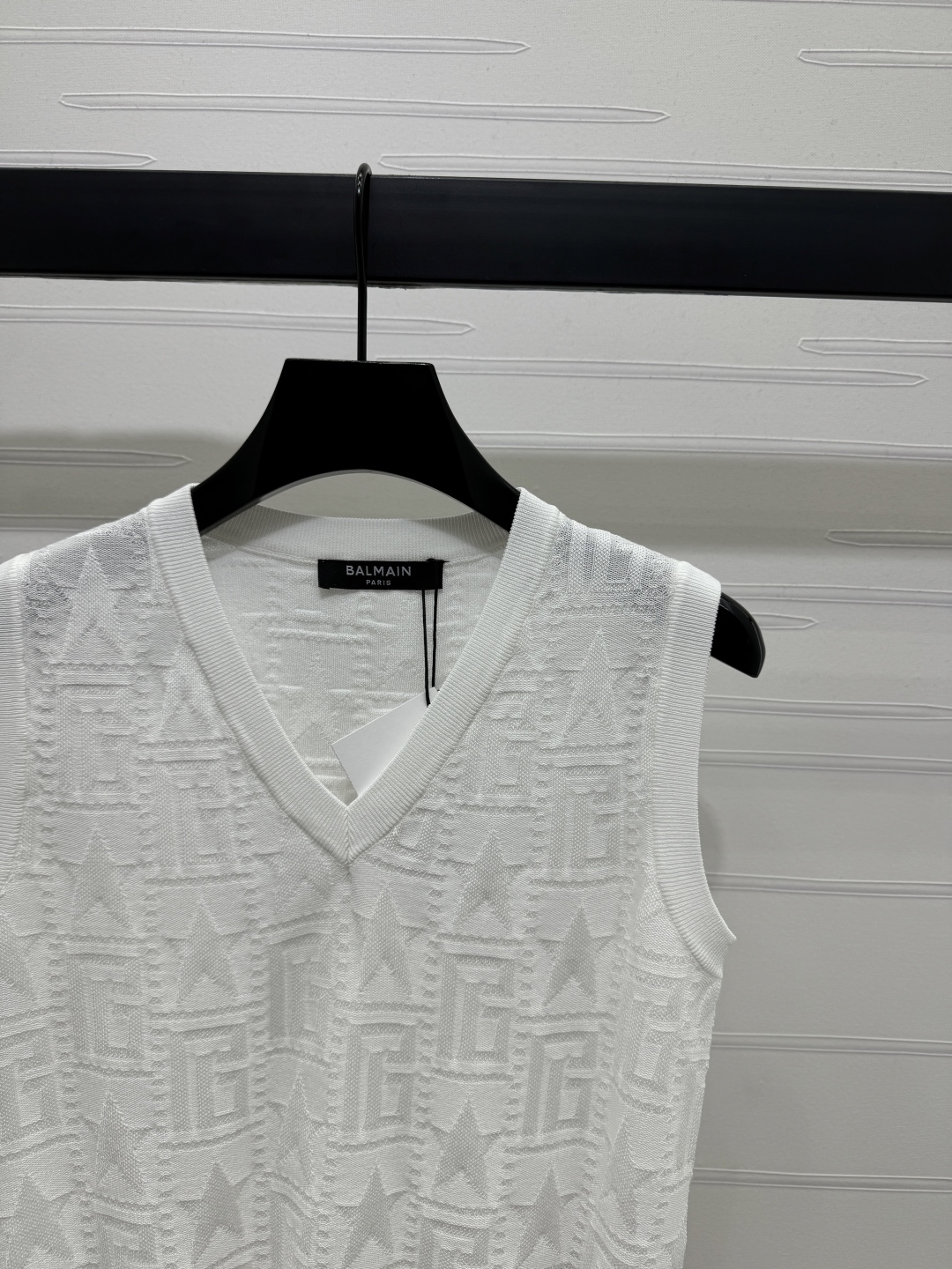High Quality Women’s Clothes Featuring Ice-Coated Fabric and V-String Vest Twirling - 图片 3