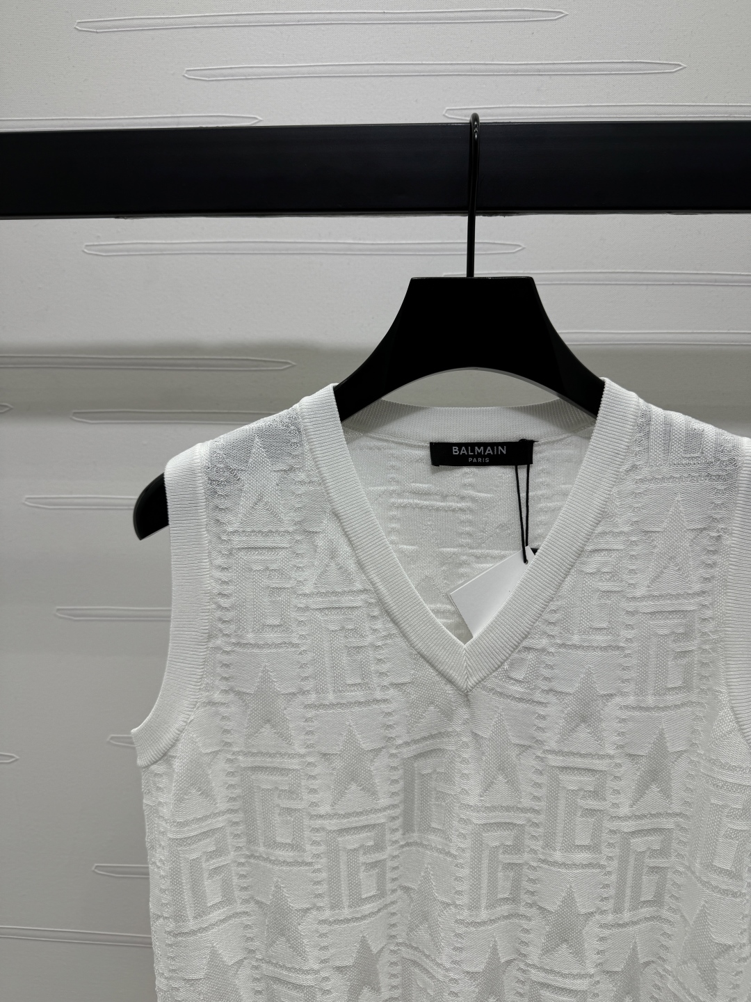 High Quality Women’s Clothes Featuring Ice-Coated Fabric and V-String Vest Twirling - 图片 4
