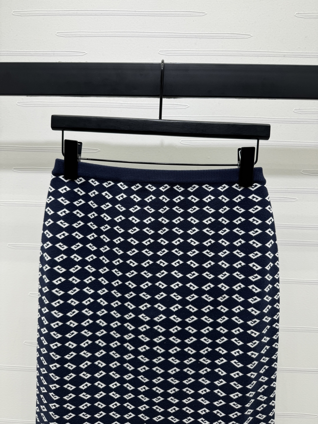 High-Quality Women’s Clothes with Diamond Pattern Shrink Knitting for Packaging Zone - 图片 4