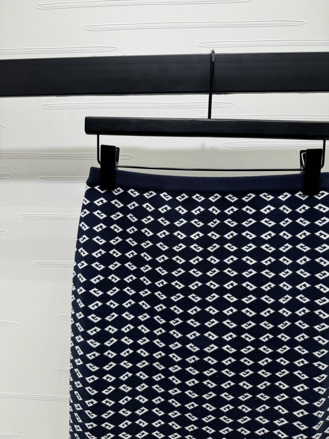 High-Quality Women’s Clothes with Diamond Pattern Shrink Knitting for Packaging Zone - 图片 3