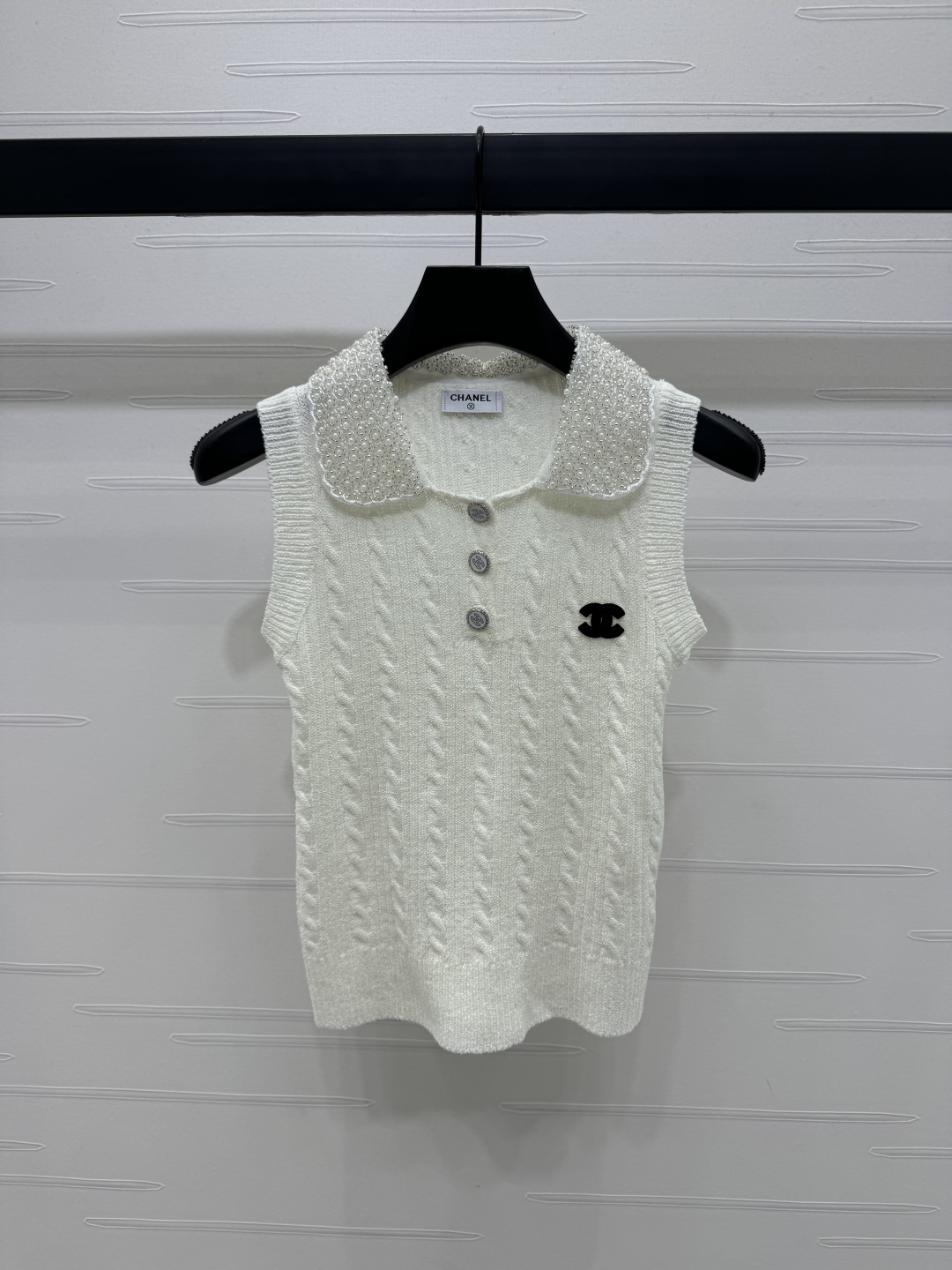 Chanel 2025 Spring/Summer Knitted Vest with Pearl Embellishments 3 cmp i1745948820334 9041 0 1
