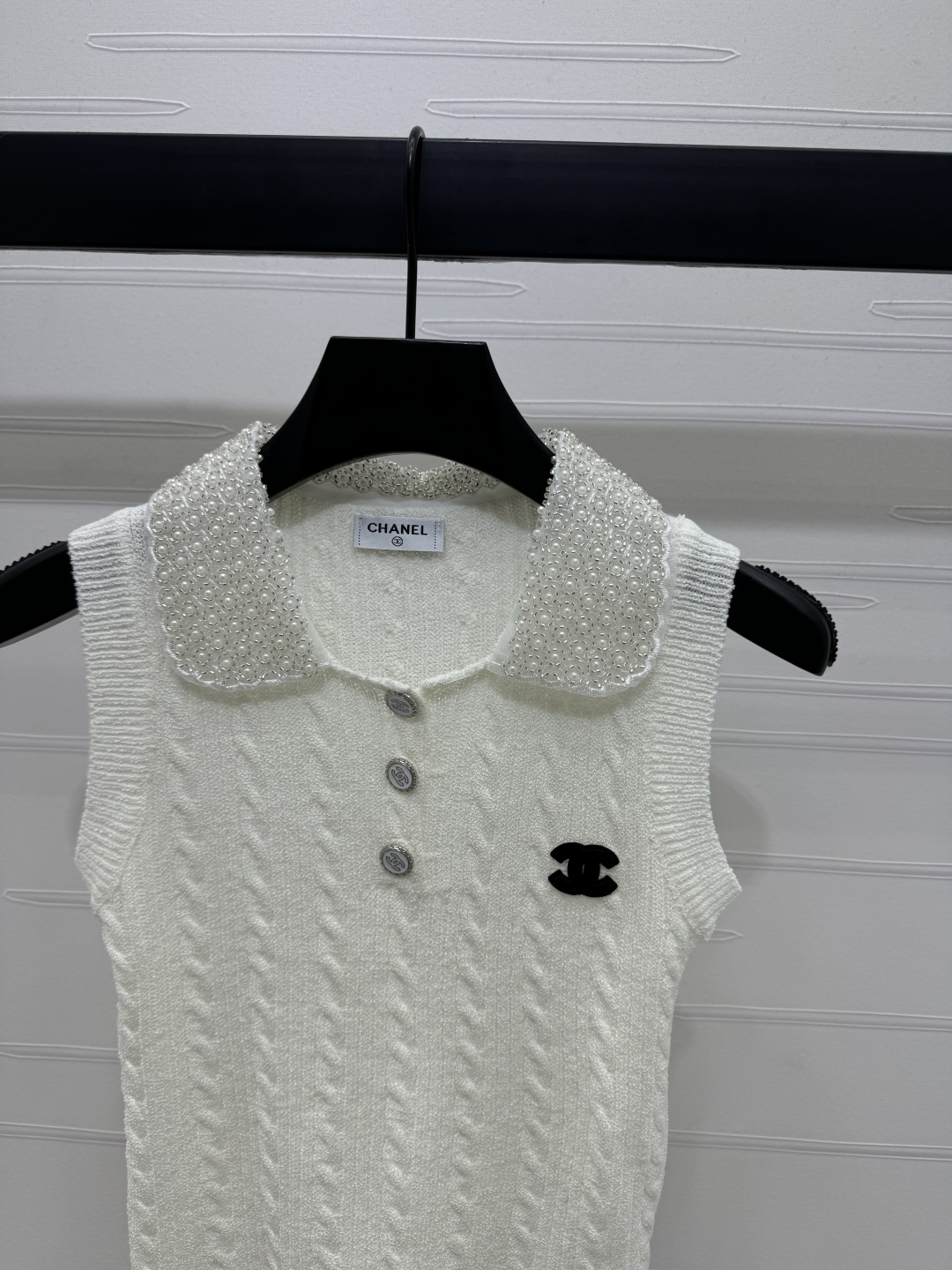 Chanel 2025 Spring/Summer Knitted Vest with Pearl Embellishments 4 cmp i1745948822167 3344 0 2