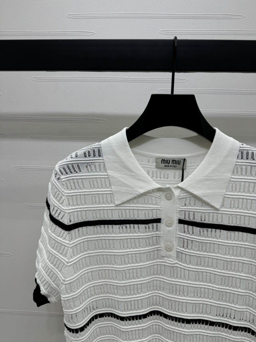 MiuMiu 2025 Silk Short Sleeve Top - Elegant & Breathable 5 cmp i1745948890343 480 0 3