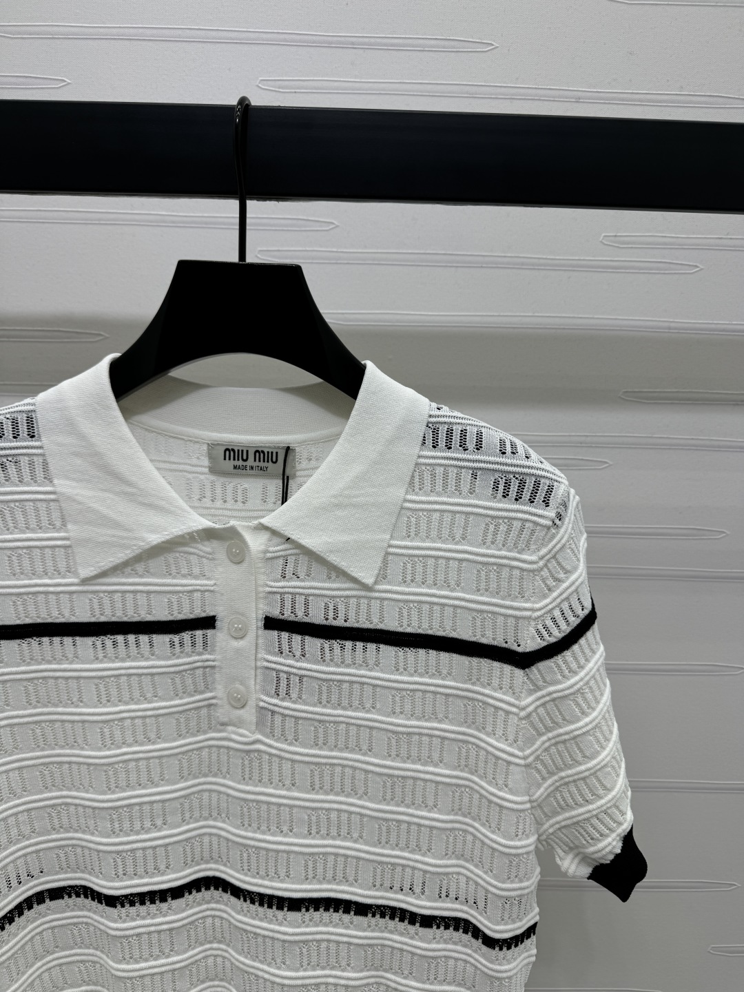 MiuMiu 2025 Silk Short Sleeve Top - Elegant & Breathable 4 cmp i1745948893245 3220 0 2