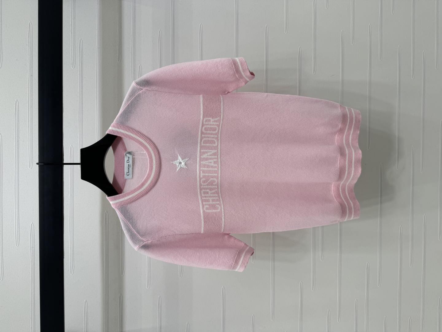 Dior 2025 Spring/Summer Collection: Logo Knit Short Sleeve Top 3 cmp i1745948925407 2019 0 1