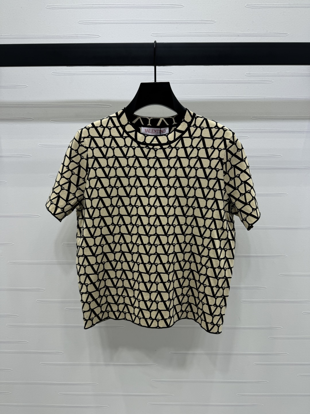 VALENTINO Women's V-Motif Jacquard Knit Short Sleeve Top - Elegant & Comfortable 3 cmp i1746029340264 9221 0 1