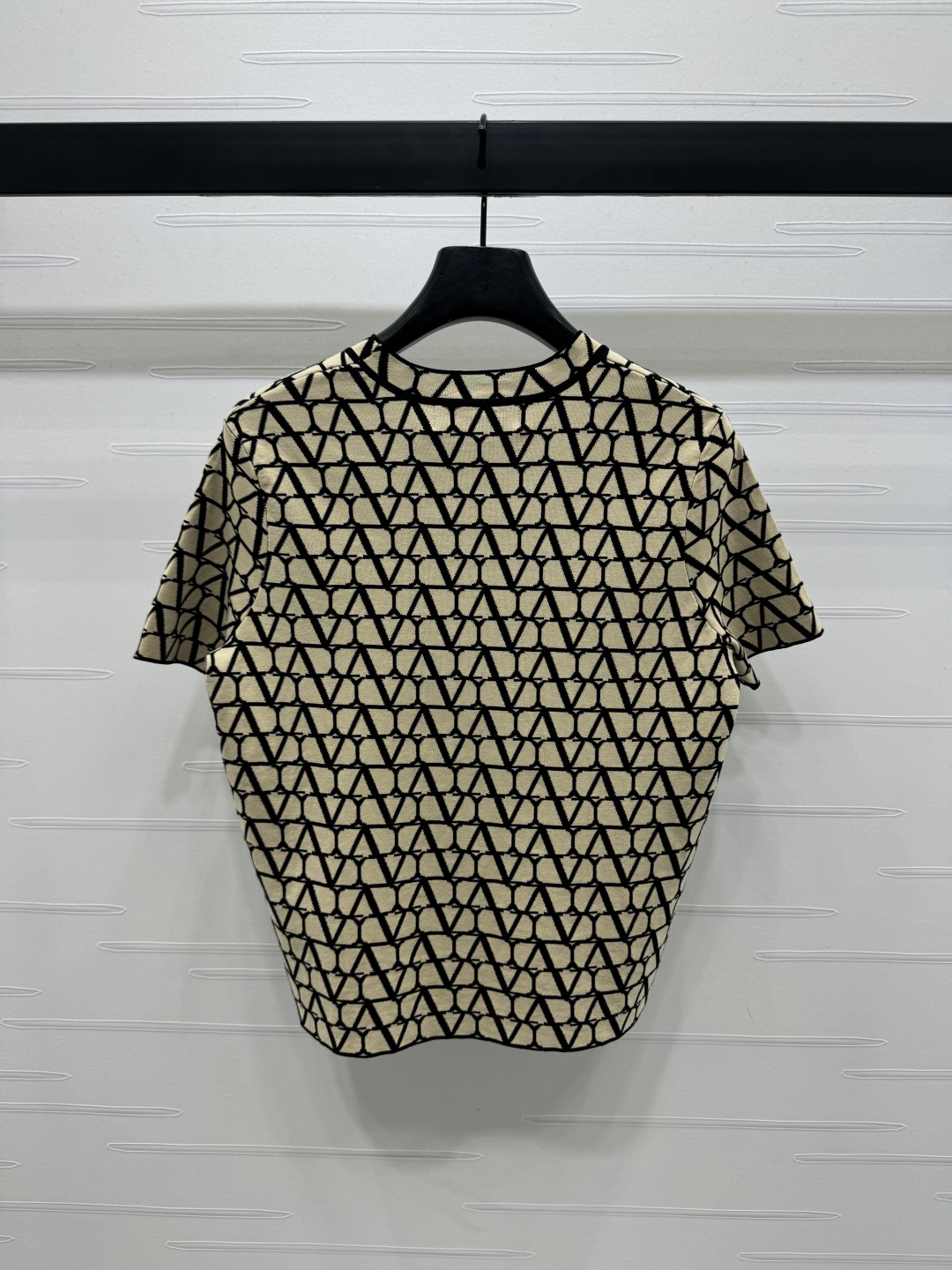 VALENTINO Women's V-Motif Jacquard Knit Short Sleeve Top - Elegant & Comfortable 9 cmp i1746029340307 9948 0 7