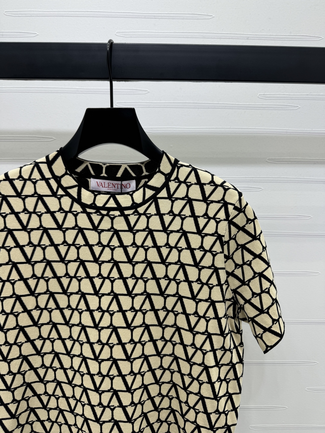 VALENTINO Women's V-Motif Jacquard Knit Short Sleeve Top - Elegant & Comfortable 4 cmp i1746029340489 7612 0 2