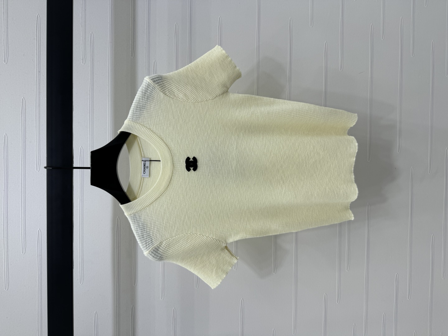 Chanel 2025 Spring/Summer Collection: Double C Logo Knit Short Sleeve Top 3 cmp i1746029413543 493 0 1