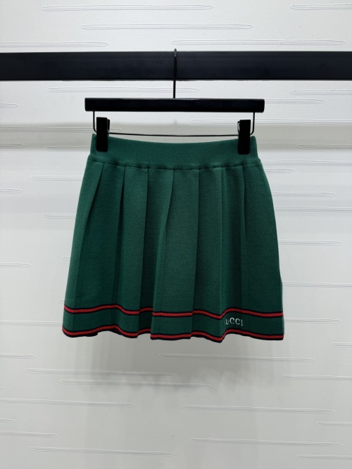 Gucci 2025 Spring/Summer Collection: Pleated Knit Mini Skirt - Vintage Academia 1 Gucci 2025 Spring/Summer Collection: Pleated Knit Mini Skirt - Vintage Academia