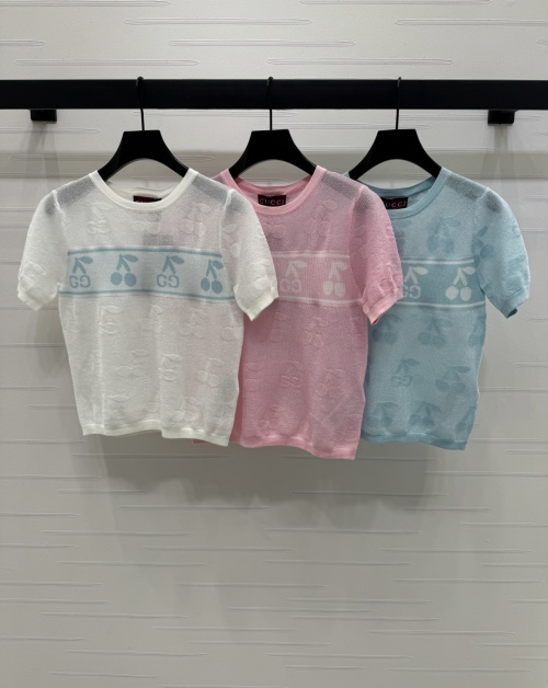 Gucci 2025 Spring/Summer Cherry Jacquard Knitted Short Sleeve Top 1 Gucci 2025 Spring/Summer Cherry Jacquard Knitted Short Sleeve Top