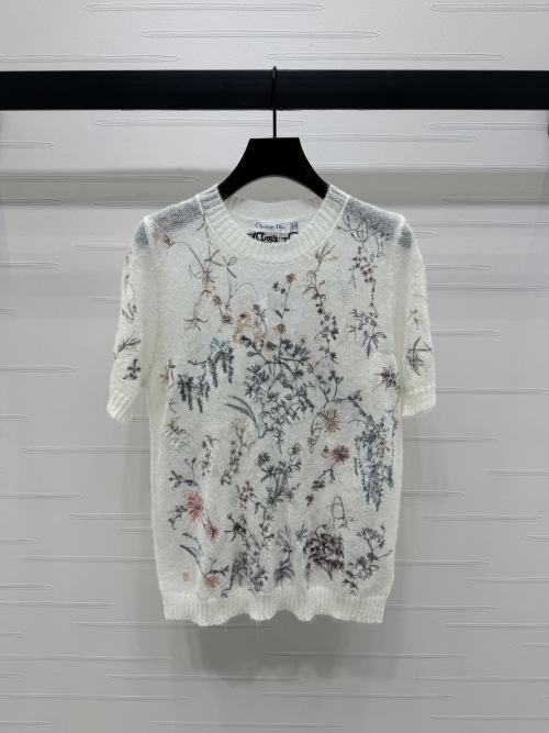 Dior Floral Embroidered Cashmere-Wool Blend Knit Top, Spring/Summer 2025 1 Dior Floral Embroidered Cashmere-Wool Blend Knit Top, Spring/Summer 2025