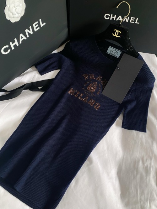 Prada Milano Logo Slim-Fit Knit Short Sleeve Top - Elegant & Trendy 1 Prada Milano Logo Slim-Fit Knit Short Sleeve Top - Elegant & Trendy