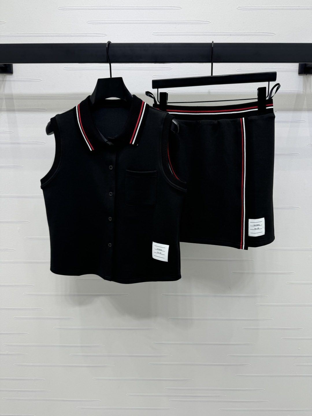High Quality Women’s Clothes: Sleeveless Skirt Suit with Cosmopolitan Air - 图片 1