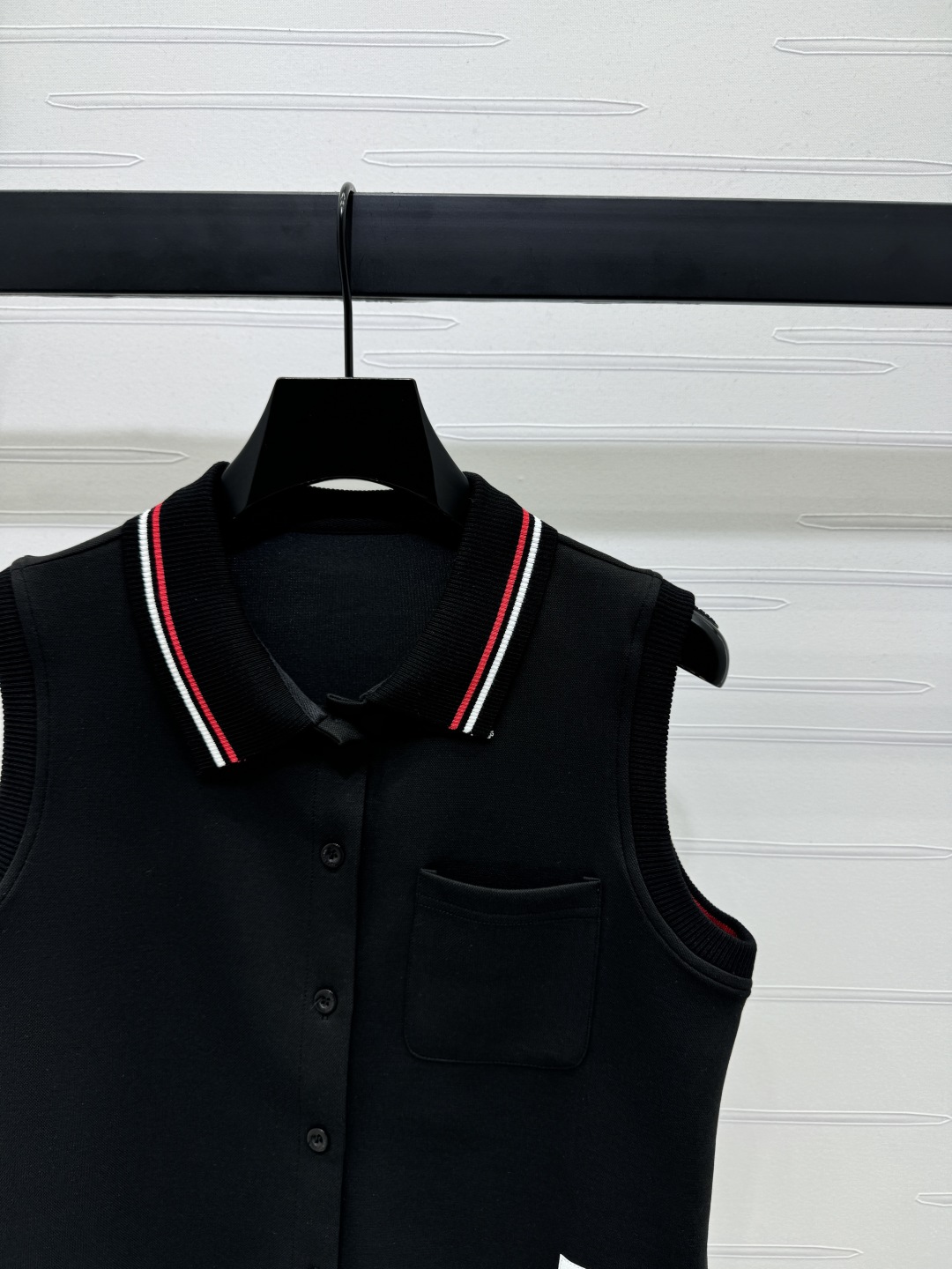High Quality Women’s Clothes: Sleeveless Skirt Suit with Cosmopolitan Air - 图片 4
