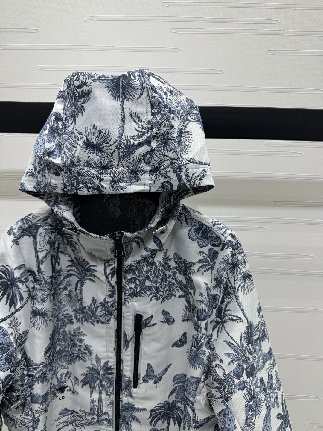 High-End Women’s Suit: Butterfly Coconuts, Customized Materials, Stylish Design - 图片 2