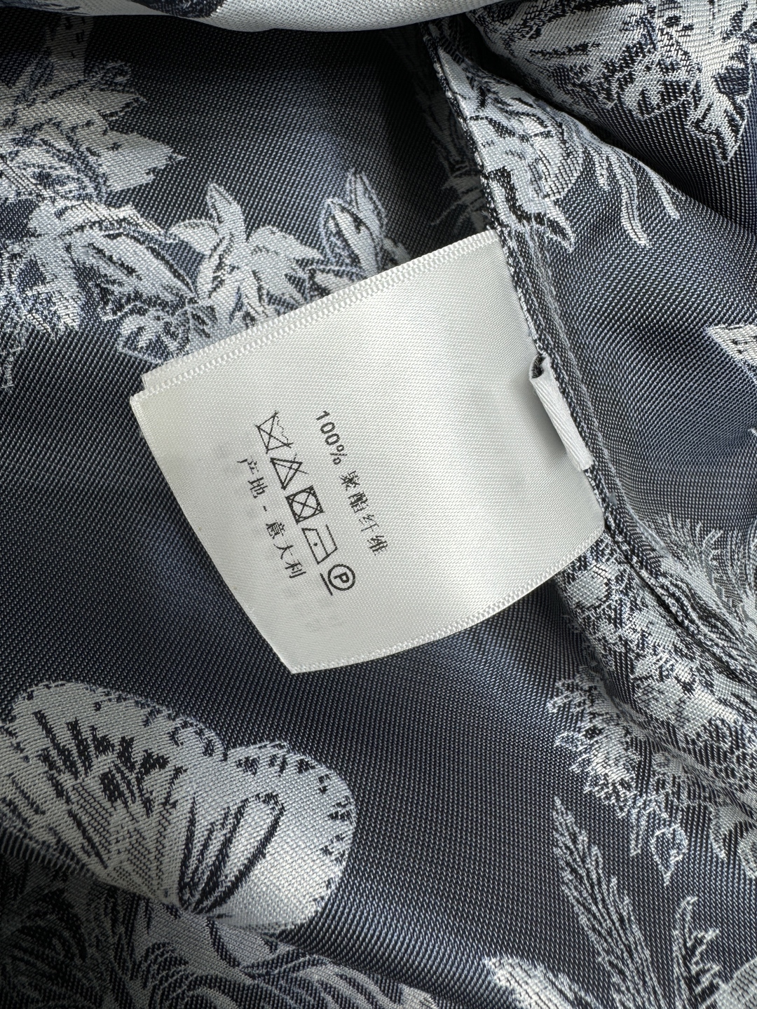 High-End Women’s Suit: Butterfly Coconuts, Customized Materials, Stylish Design - 图片 8