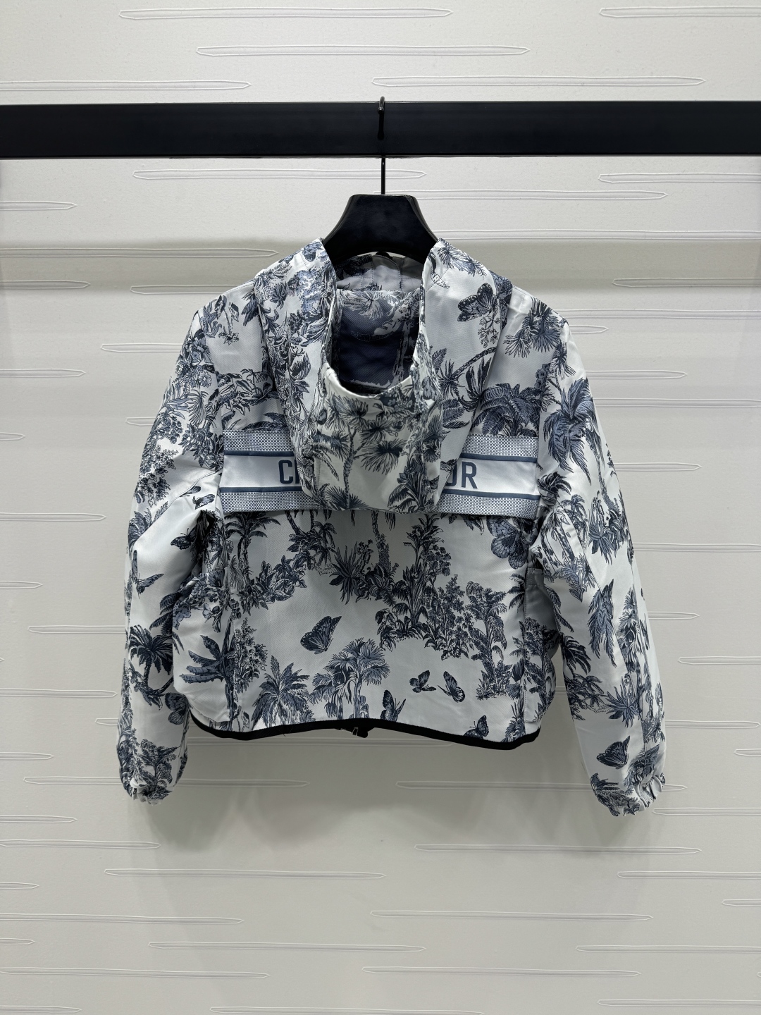 High-End Women’s Suit: Butterfly Coconuts, Customized Materials, Stylish Design - 图片 7