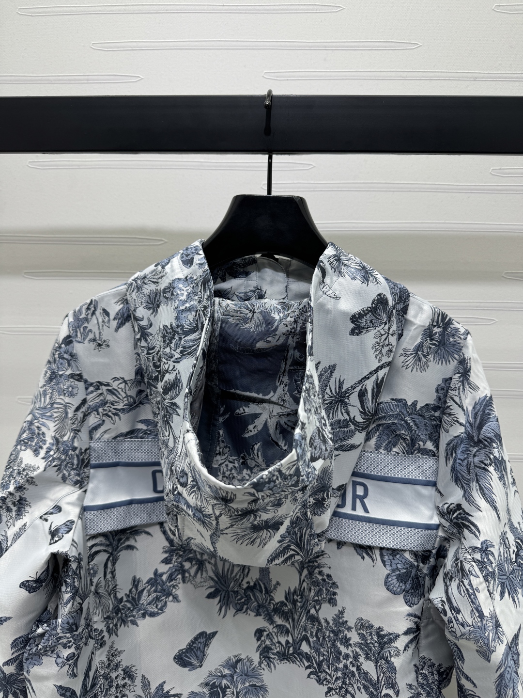 High-End Women’s Suit: Butterfly Coconuts, Customized Materials, Stylish Design - 图片 6