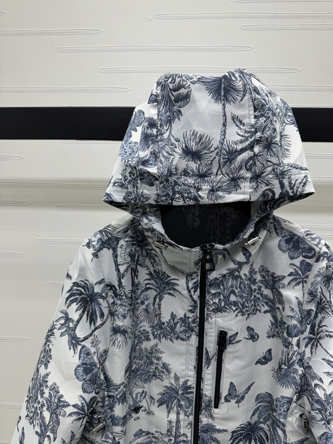 High-End Women’s Suit: Butterfly Coconuts, Customized Materials, Stylish Design - 图片 3