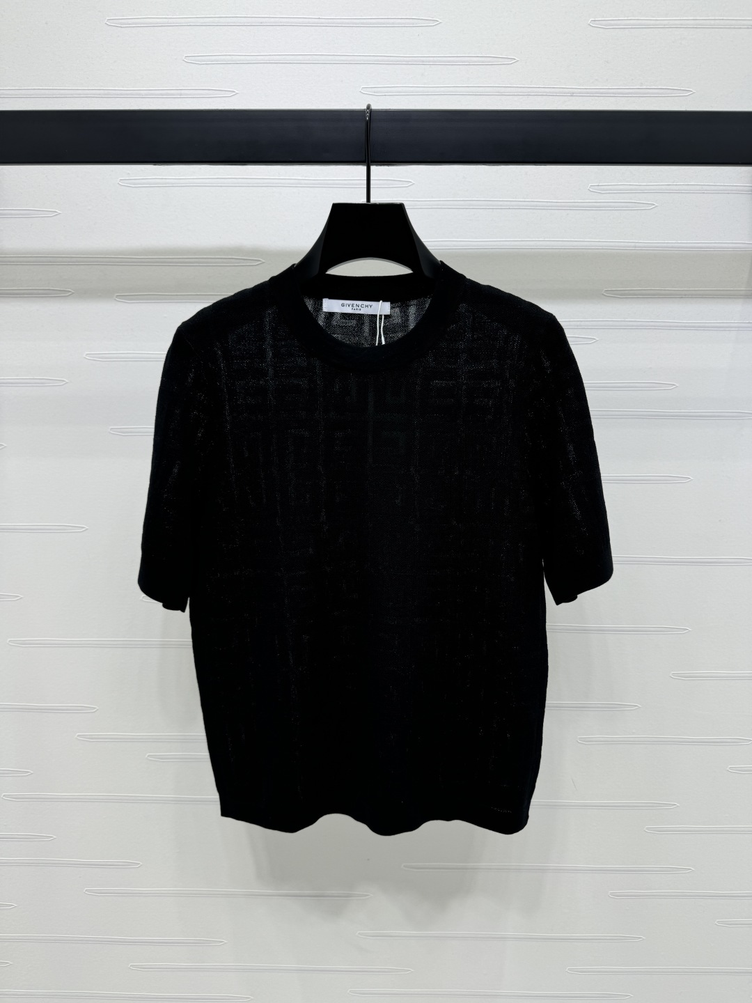 “High-Quality Women’s Clothes: Silk Material, Unique Design, Sizes S-M-L, Premium Packaging”