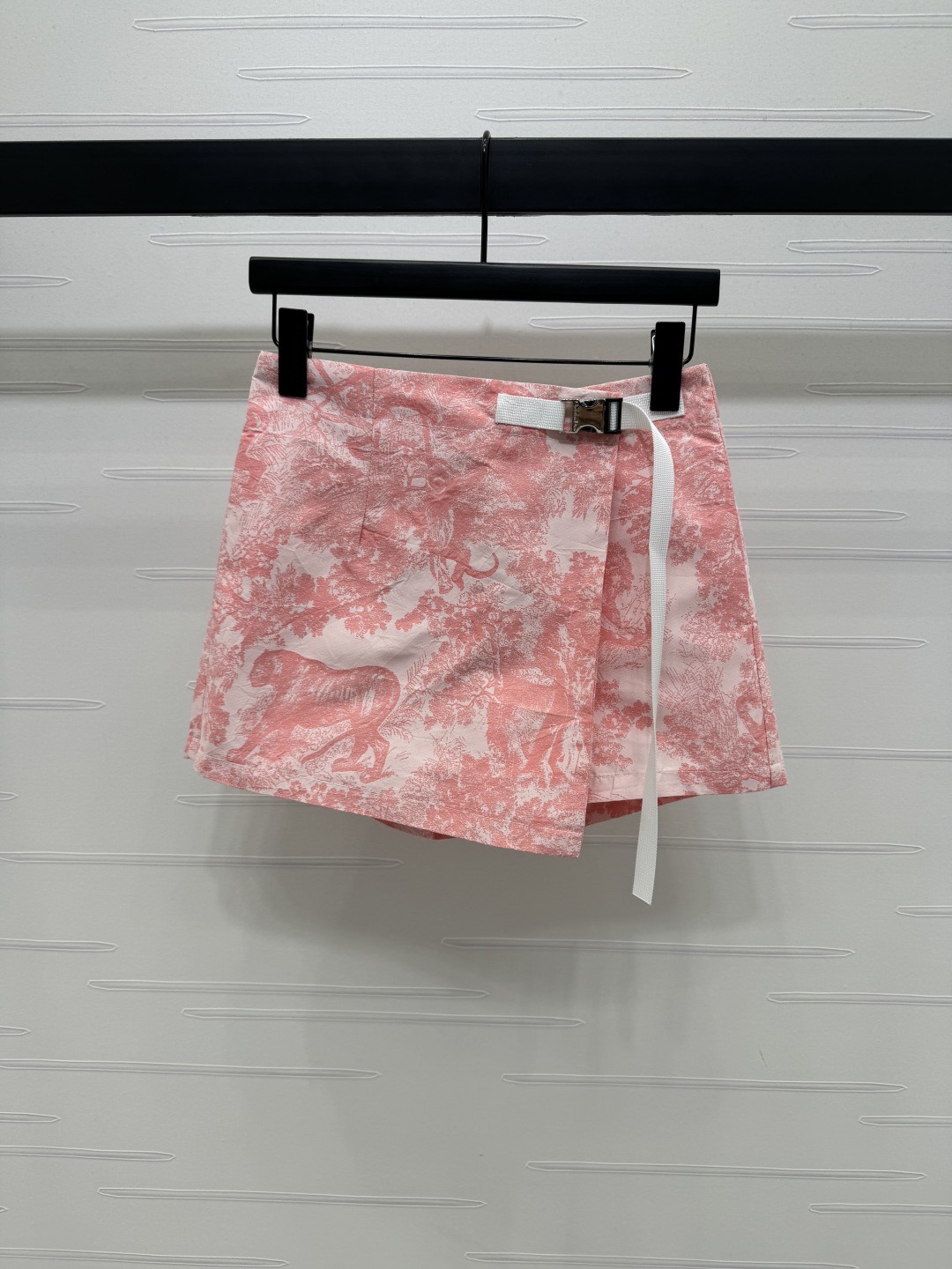 High Quality Women’s Clothes: Jungle Theme Packaging, Cosmopolitan Styles, Metal Buttons, A-Word Skirts.