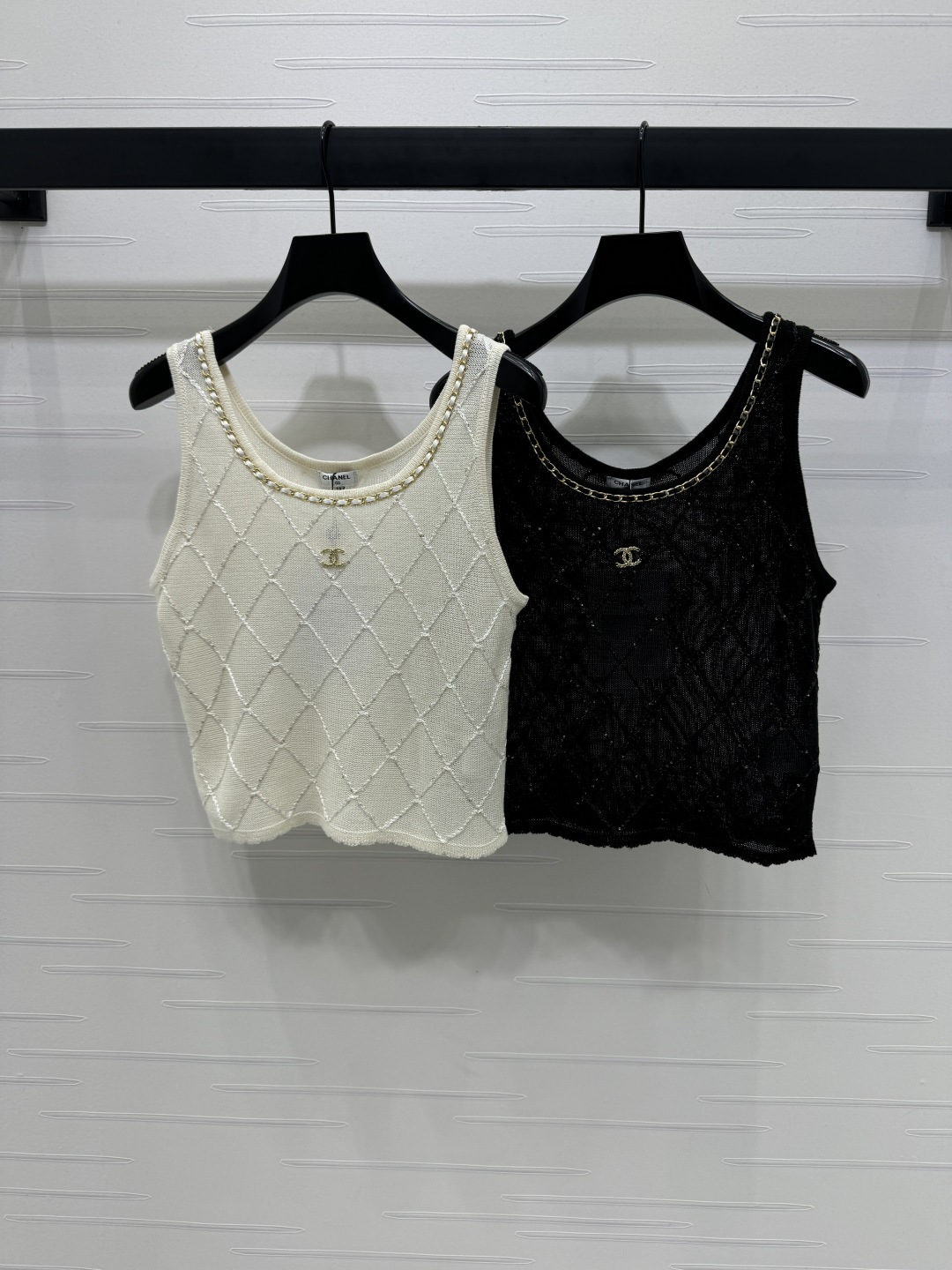 Chanel 2025 Pre-Fall Sleeveless Knit Top with Diamond Pattern and Chain Detail