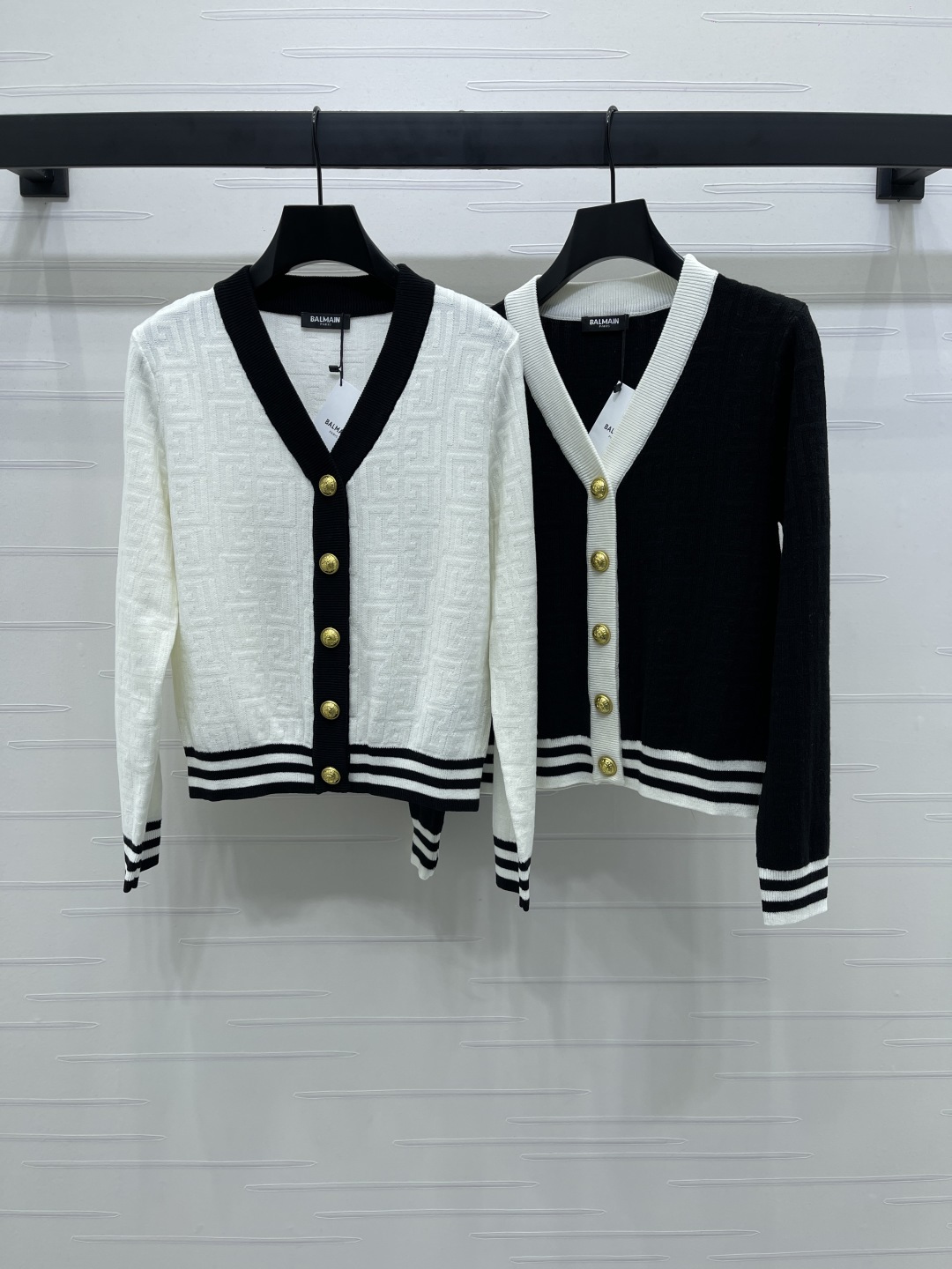 2025 BA*Main Balman V-Neck T-Shirts: Custom-made, Imported Wool, Cosmopolitan Design - 图片 1