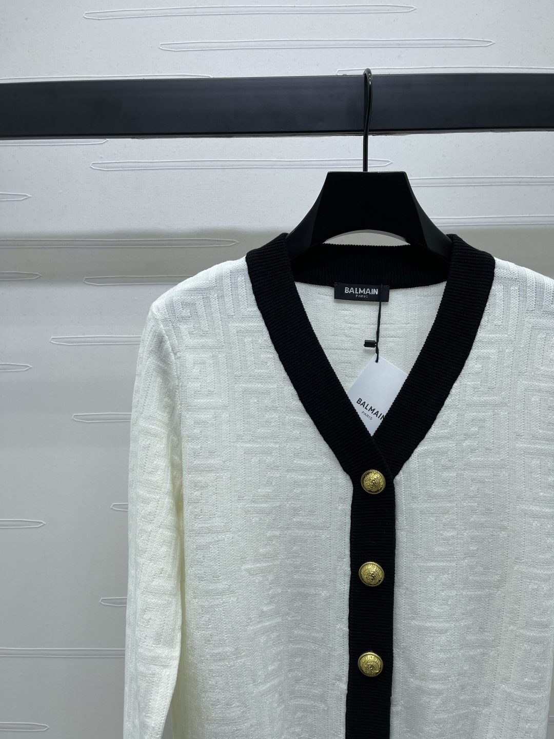 2025 BA*Main Balman V-Neck T-Shirts: Custom-made, Imported Wool, Cosmopolitan Design - 图片 4