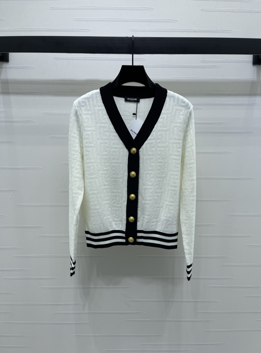 2025 BA*Main Balman V-Neck T-Shirts: Custom-made, Imported Wool, Cosmopolitan Design - 图片 2