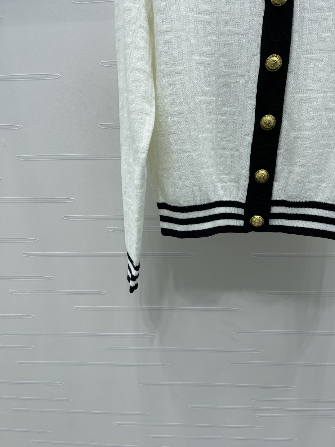 2025 BA*Main Balman V-Neck T-Shirts: Custom-made, Imported Wool, Cosmopolitan Design - 图片 5