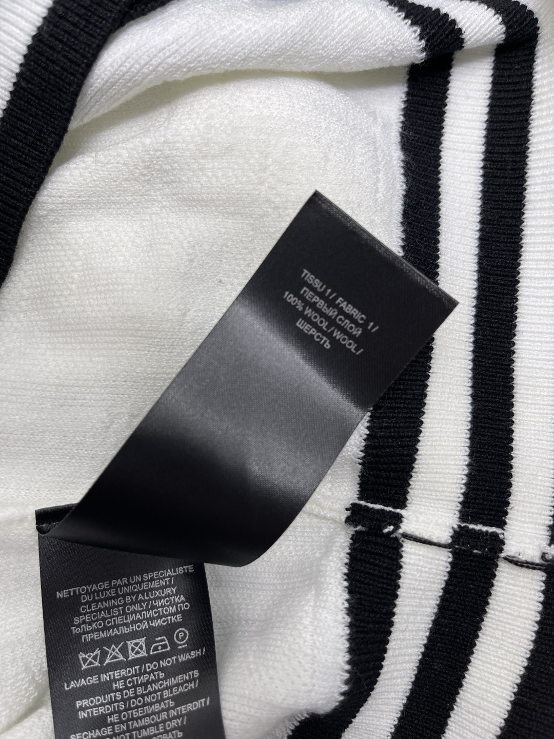 2025 BA*Main Balman V-Neck T-Shirts: Custom-made, Imported Wool, Cosmopolitan Design - 图片 8