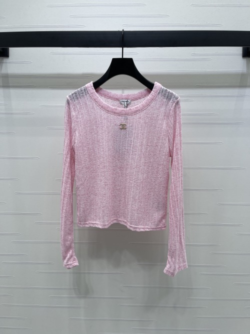 Chanel 2025 Early Autumn Pink Knit Long Sleeve Top with CC Logo 1 Chanel 2025 Early Autumn Pink Knit Long Sleeve Top with CC Logo