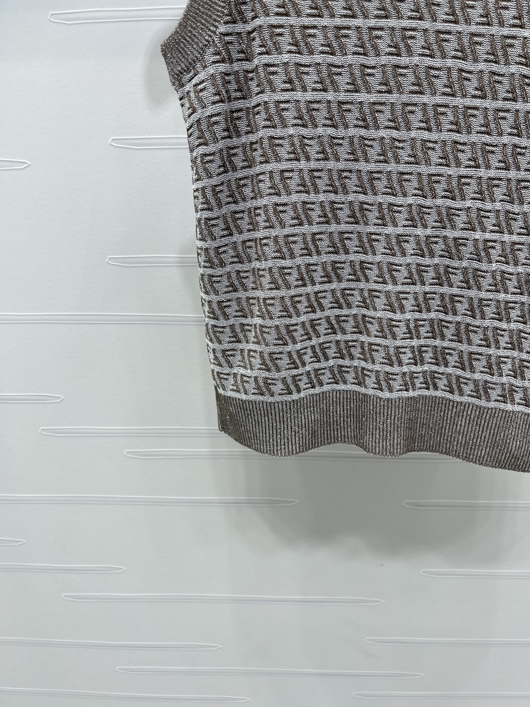 “Early Autumn 2025 Female Suit: Customizable, Cosmopolitan, Knitted, Quality Goods in Three Colors (S-M-L)” - 图片 5