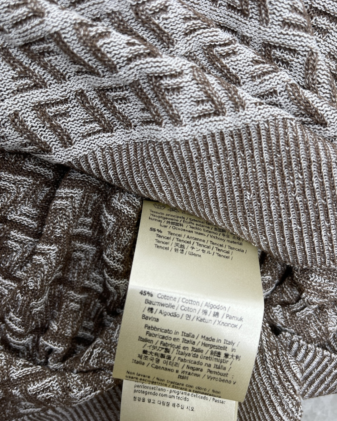 “Early Autumn 2025 Female Suit: Customizable, Cosmopolitan, Knitted, Quality Goods in Three Colors (S-M-L)” - 图片 8