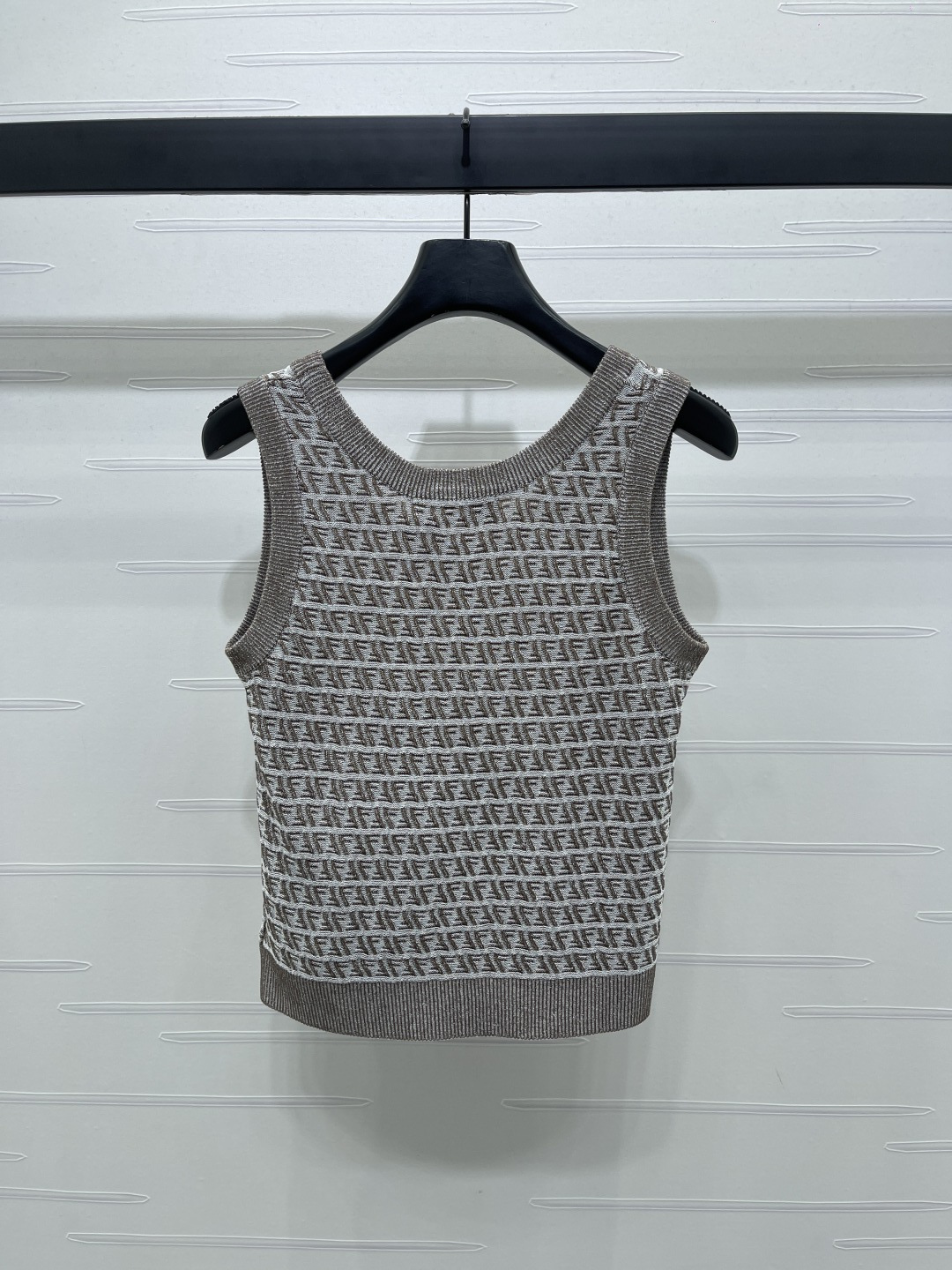 “Early Autumn 2025 Female Suit: Customizable, Cosmopolitan, Knitted, Quality Goods in Three Colors (S-M-L)” - 图片 7