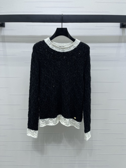 Chanel Black & White Knit Sweater, Round Neck, Long Sleeves - Fall 2025 Collection 1 Chanel Black & White Knit Sweater, Round Neck, Long Sleeves - Fall 2025 Collection