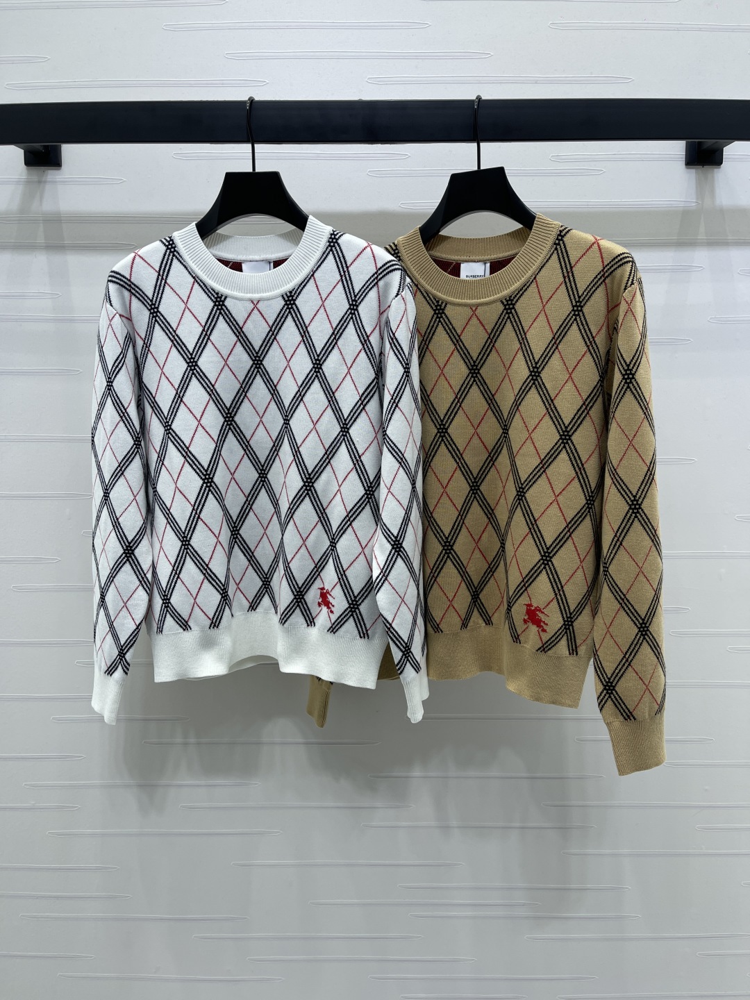 2025 Burberry Women’s Suit: Ringo Collar Sweater with Custom Wool Line-making - 图片 1