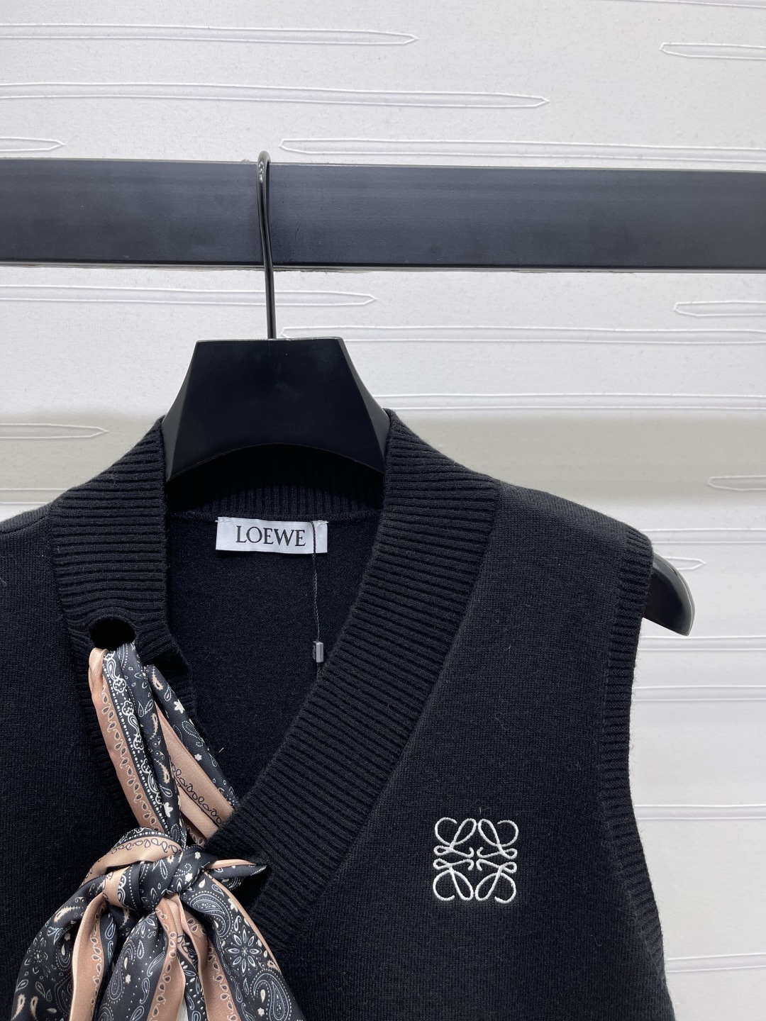 Loew’s Latest Single-Rate Female Suit in Customized Wool Knitting Material - 图片 2