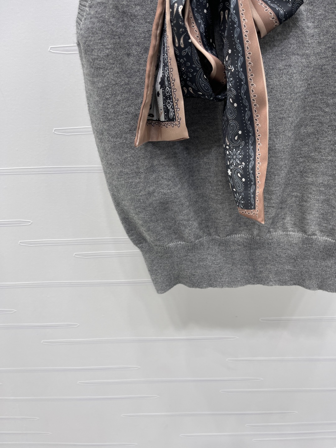 Stylish Sniper Knitting Vest in Latest Loew Series for Fall/Winter Collection - 图片 5