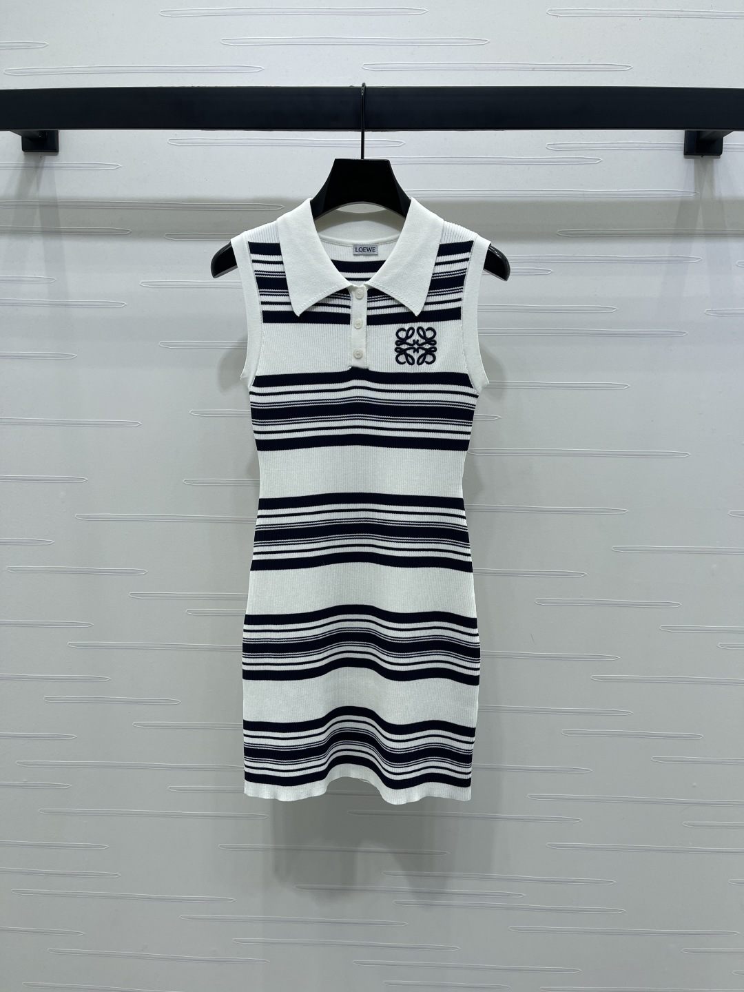 Loewe’s Latest Autumn Suit: Imported Fabrics, Tailored Fit, Stylish Details, Age-Neutral Colors - 图片 2