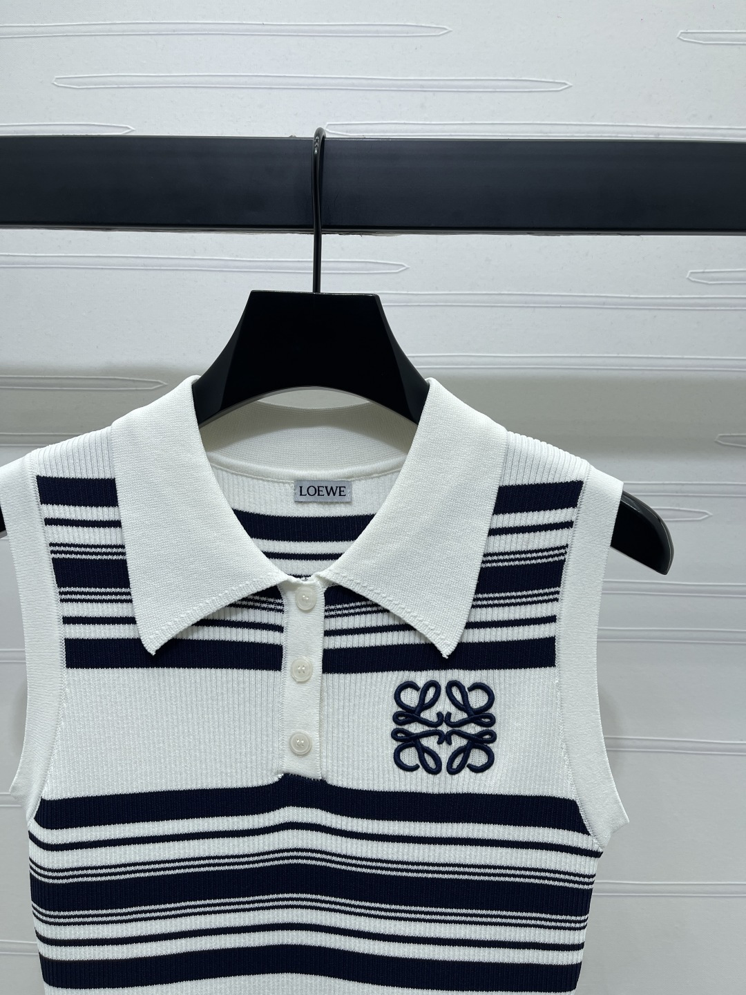 Loewe’s Latest Autumn Suit: Imported Fabrics, Tailored Fit, Stylish Details, Age-Neutral Colors - 图片 3