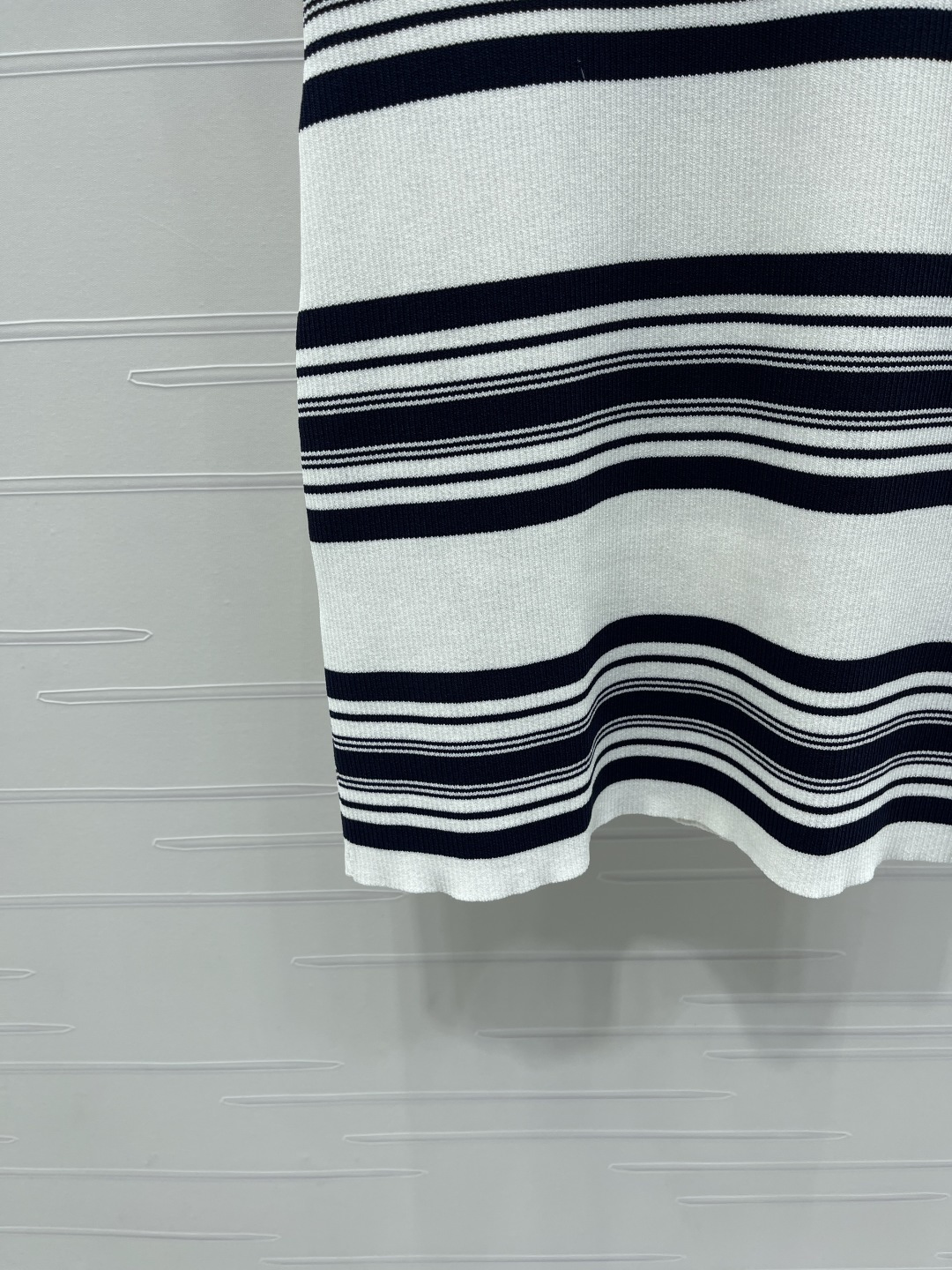 Loewe’s Latest Autumn Suit: Imported Fabrics, Tailored Fit, Stylish Details, Age-Neutral Colors - 图片 5